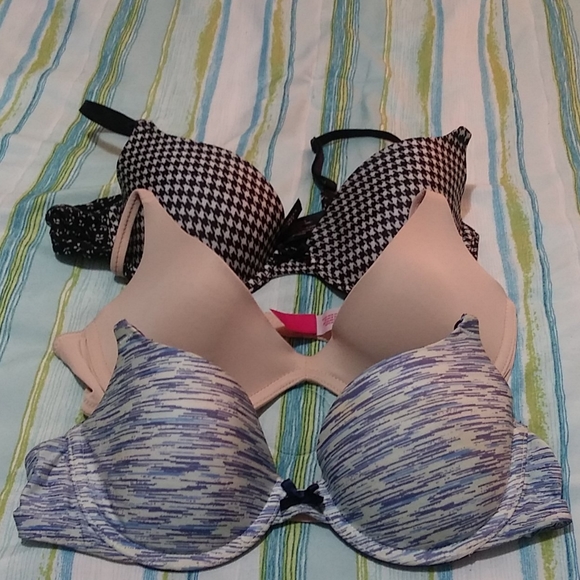 Victoria's Secret bras - Picture 1 of 5